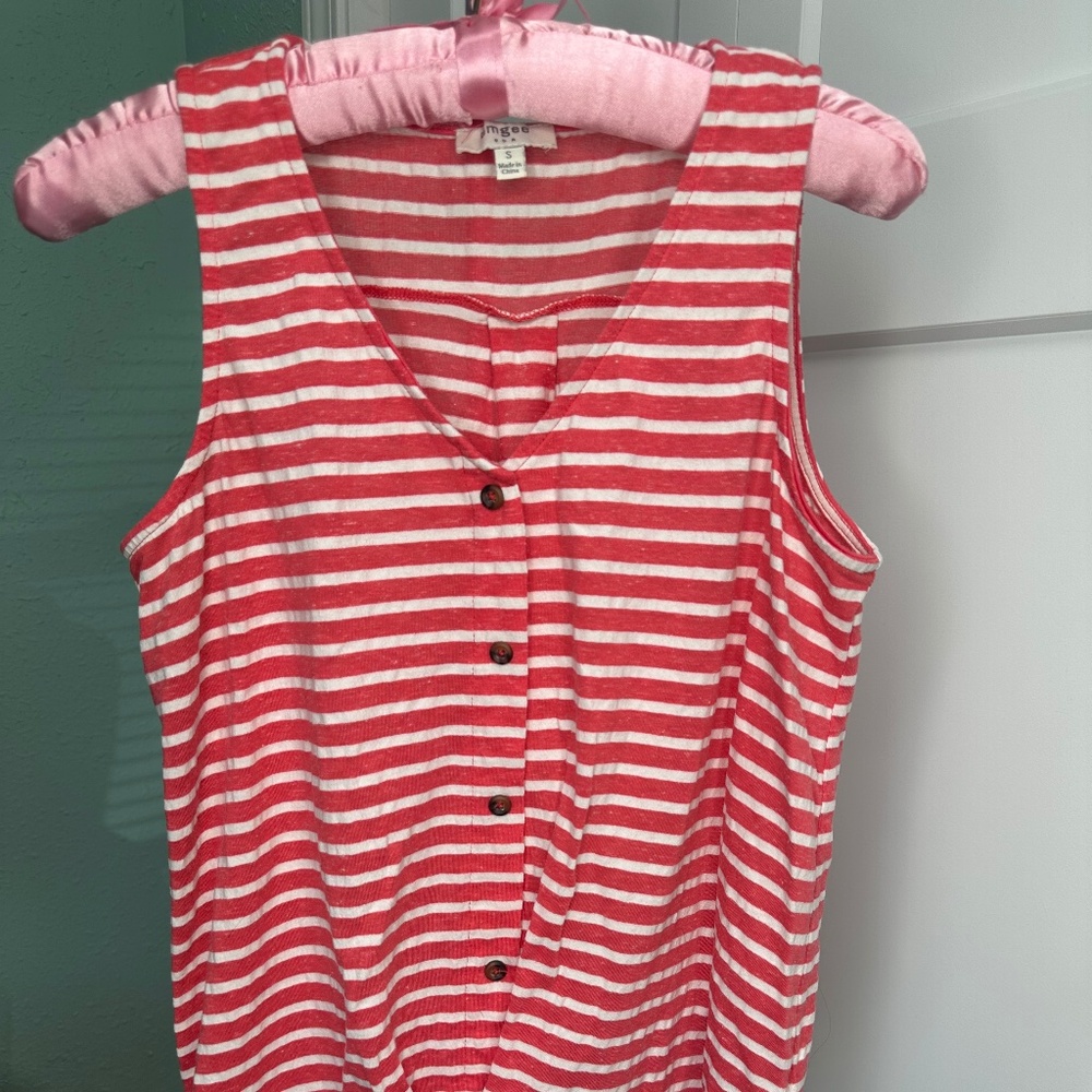 Umgee sleeveless shirt Small red/stripes buttons